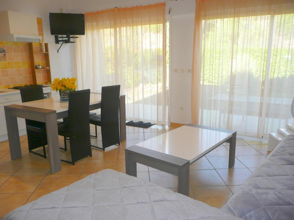 15Mn De Cannes, Villa La Soleiade , 3Gites 2-4 Pers Type T2, Climatises, Piscine, Au Lac De Saint-Cassien Var Montauroux Ngoại thất bức ảnh