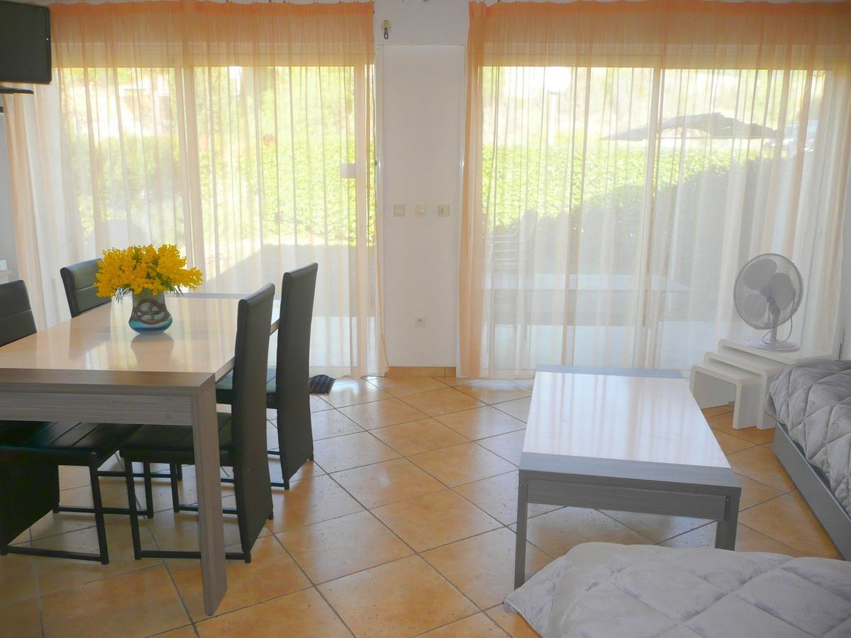 15Mn De Cannes, Villa La Soleiade , 3Gites 2-4 Pers Type T2, Climatises, Piscine, Au Lac De Saint-Cassien Var Montauroux Ngoại thất bức ảnh